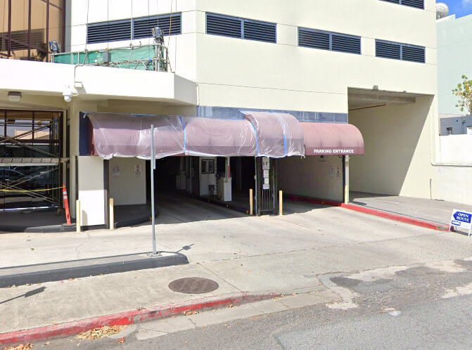 Photo of parking garage entrance on Kawaiaha'o St.